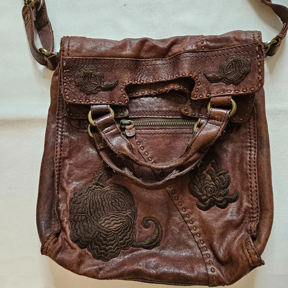 Lucky Brand Brown Abbey Road Fold-over Crossbody Bag. - Picture 1 of 7